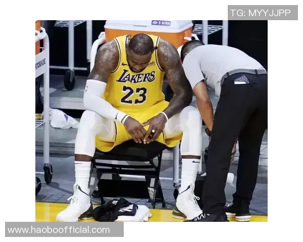 老詹生涯第23季首秀回顾晒照片队友前队友与新球鞋齐亮相