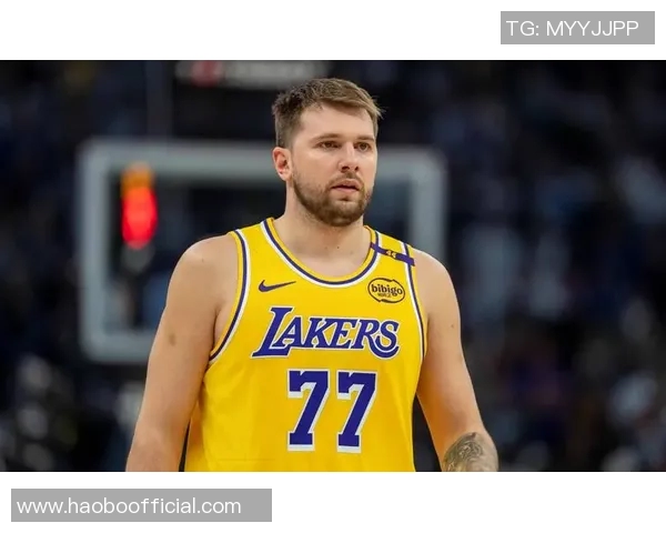 艾顿谈东契奇承受的压力每天面对两三人包夹的挑战与坚持