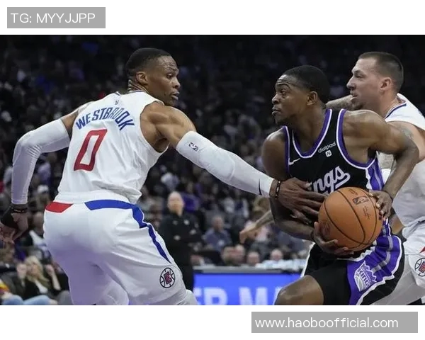 小卡表现低迷9投仅3中全场仅得10分正负值惨淡25